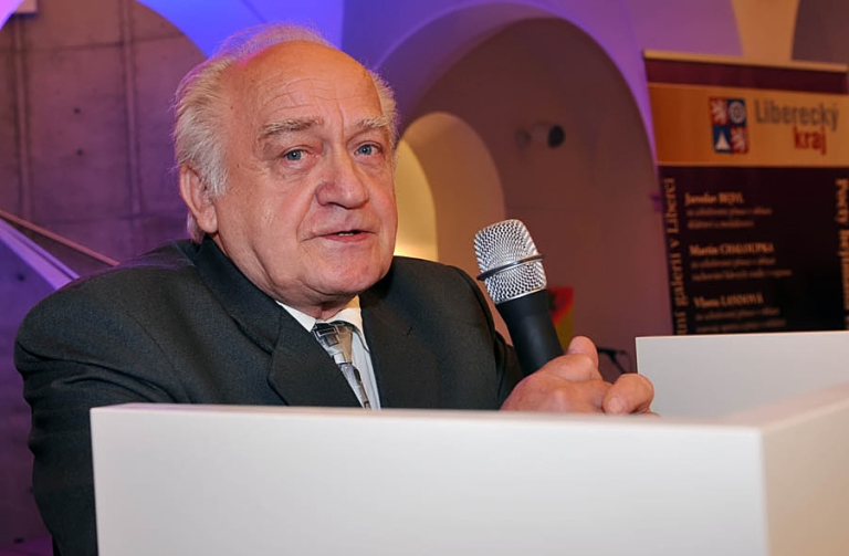 Zemřela osobnost sklářství pan Jaroslav Bejvl